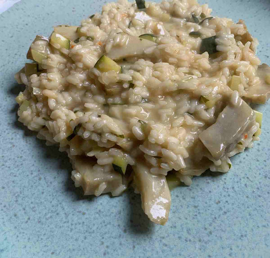 Die Kombination von Winzer Champagner und Miso Risotto bringt das Umami-Geschmackserlebnis auf ein neues Niveau, ideal für ein luxuriöses Abendessen.