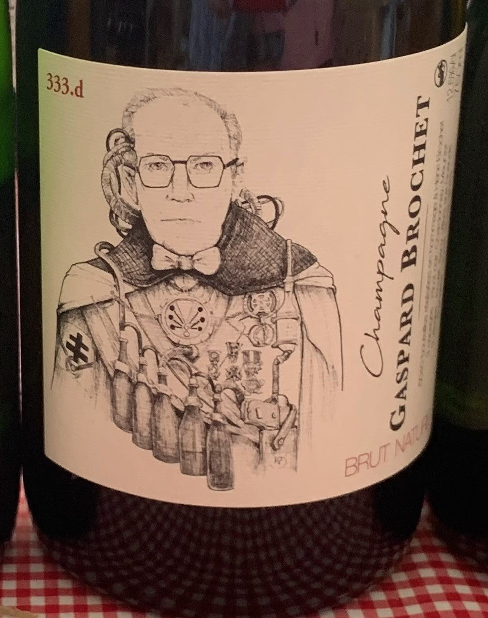 Bild von Assaggi Boutique Champagnerflaschen, die eine Auswahl an exklusiven Winzerchampagnern aus kleinen, unabhängigen Kellereien zeigen.