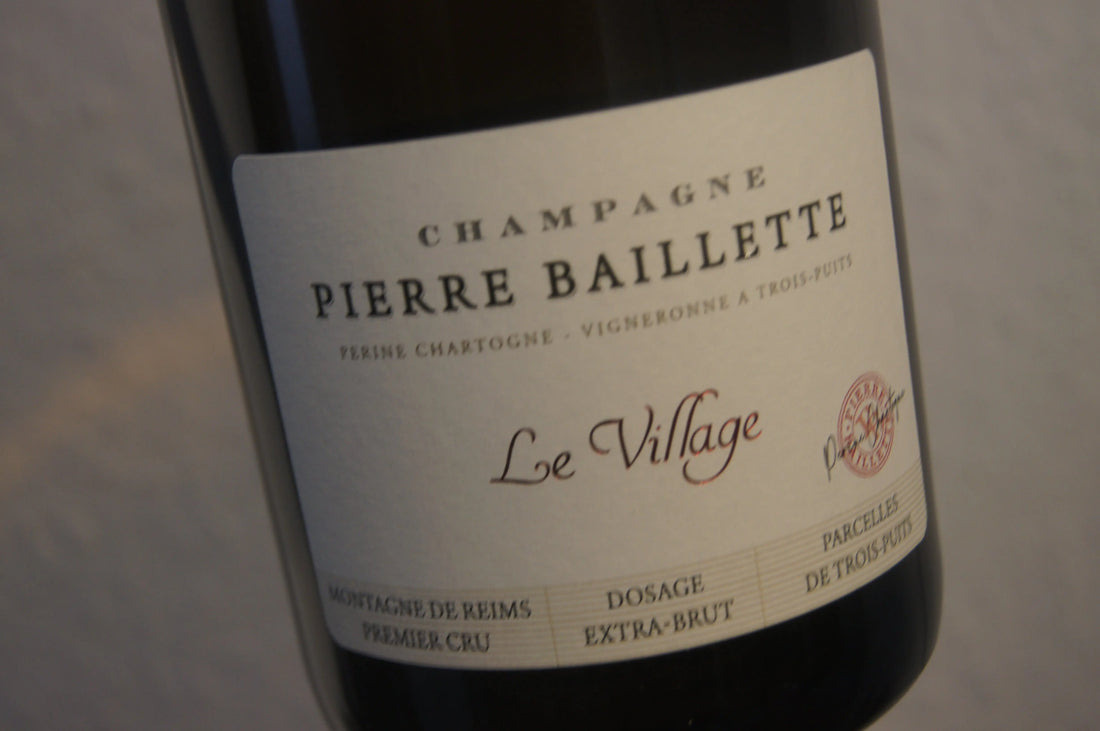 Von Frauen Hand: Champagner, der bezaubert