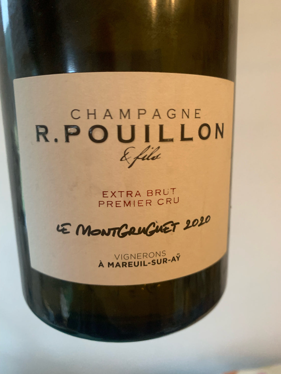 Pouillons Pinot Noir Champagne bei Assaggi-Weinhandel – innovative Fermentation und außergewöhnliches Terroir.