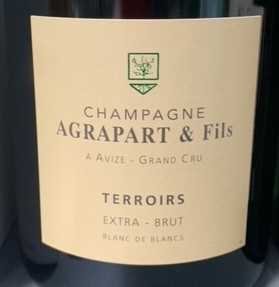 Flasche des Champagne Agrapart Terroirs Blanc de Blancs Grand Cru, ein exzellenter Grand Cru Champagner aus Chardonnay-Trauben, traditionell in Eichenfässern ausgebaut. Enthält Sulfite.