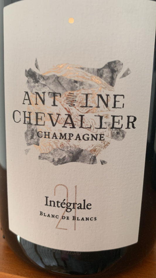 Champagne Antoine Chevalier Intégrale 2021 – Brut Nature Chardonnay ohne Sulfite, unfiltriert und limitiert auf 2.498 Flaschen.