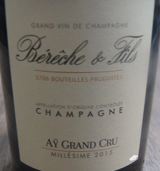 Bérêche et Fils Aÿ Grand Cru 2015, ein außergewöhnlicher Champagner, gekennzeichnet durch die renommierte Grand Cru Lage in Aÿ und eine Rebsortenmischung, die den Pinot Noir hervorhebt.