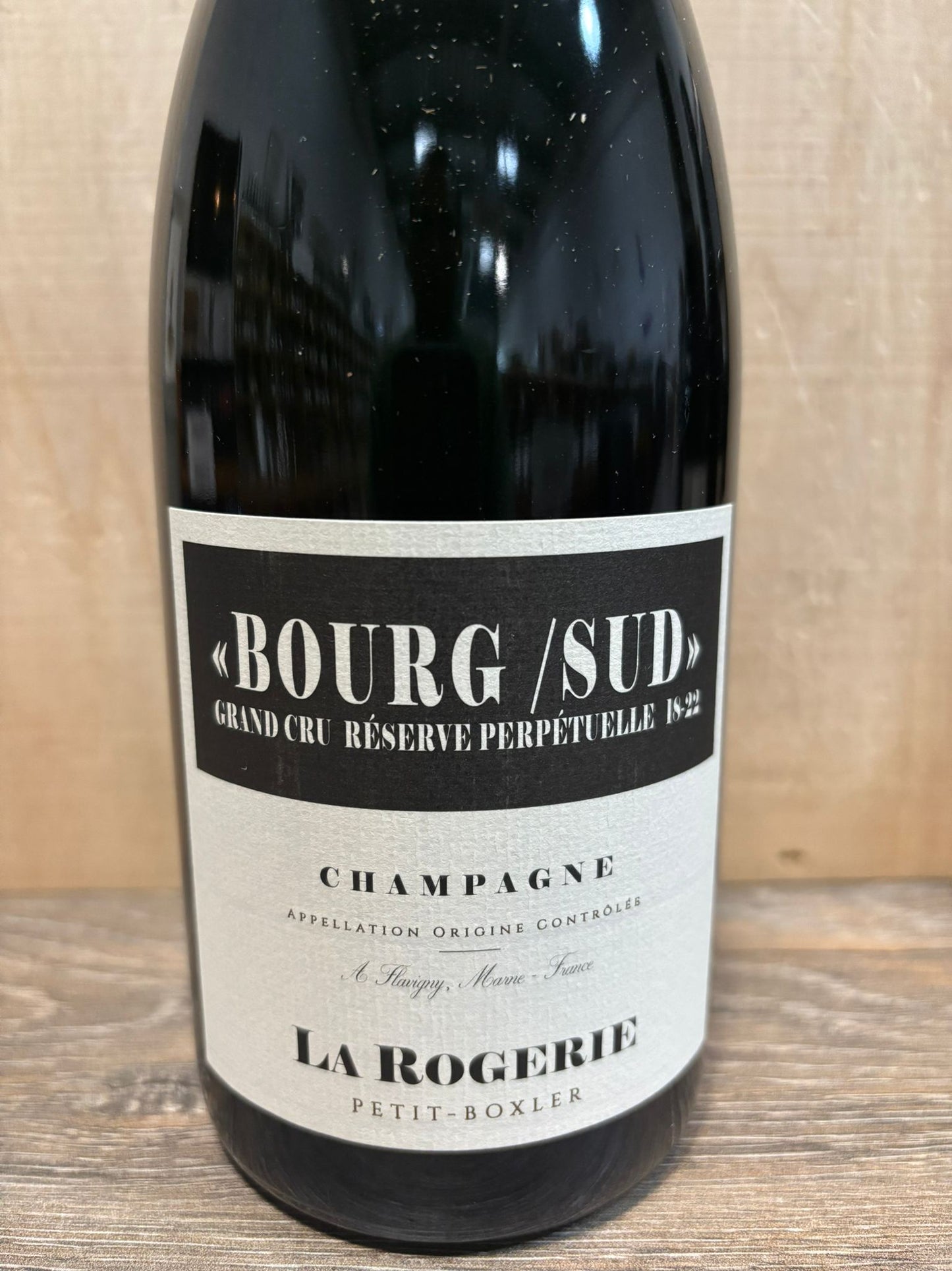 Champagne La Rogerie Bourg/Sud Grand Cru Réserve Perpétuelle 18–22 Extra Brut – Etikett Vorder- und Rückseite, zeigt Angaben zu Avize, Oger, Réserve Perpétuelle 2018–2022, dégorgiert Januar 2023, Extra-Brut, 12,5 % vol, enthält Sulfite.