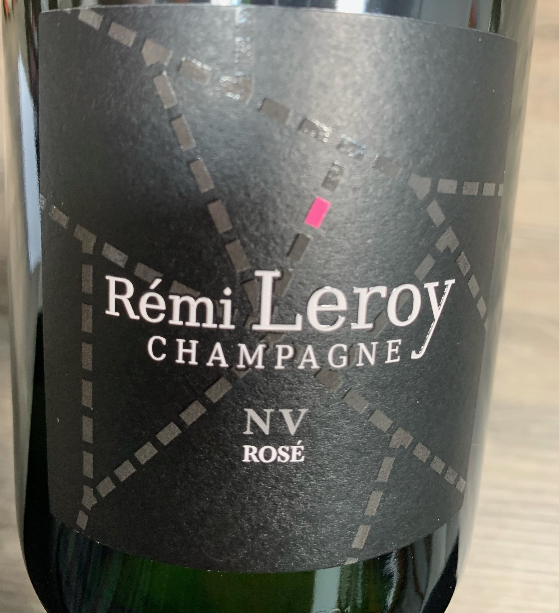 Etikett von Rémi Leroy Champagne Rosé NV, 80 % Pinot Noir, 20 % Meunier, Jahrgang 2021, dégorgiert 02/2024, Dosage 3 g/l, 12,5 % vol, enthält Sulfite.