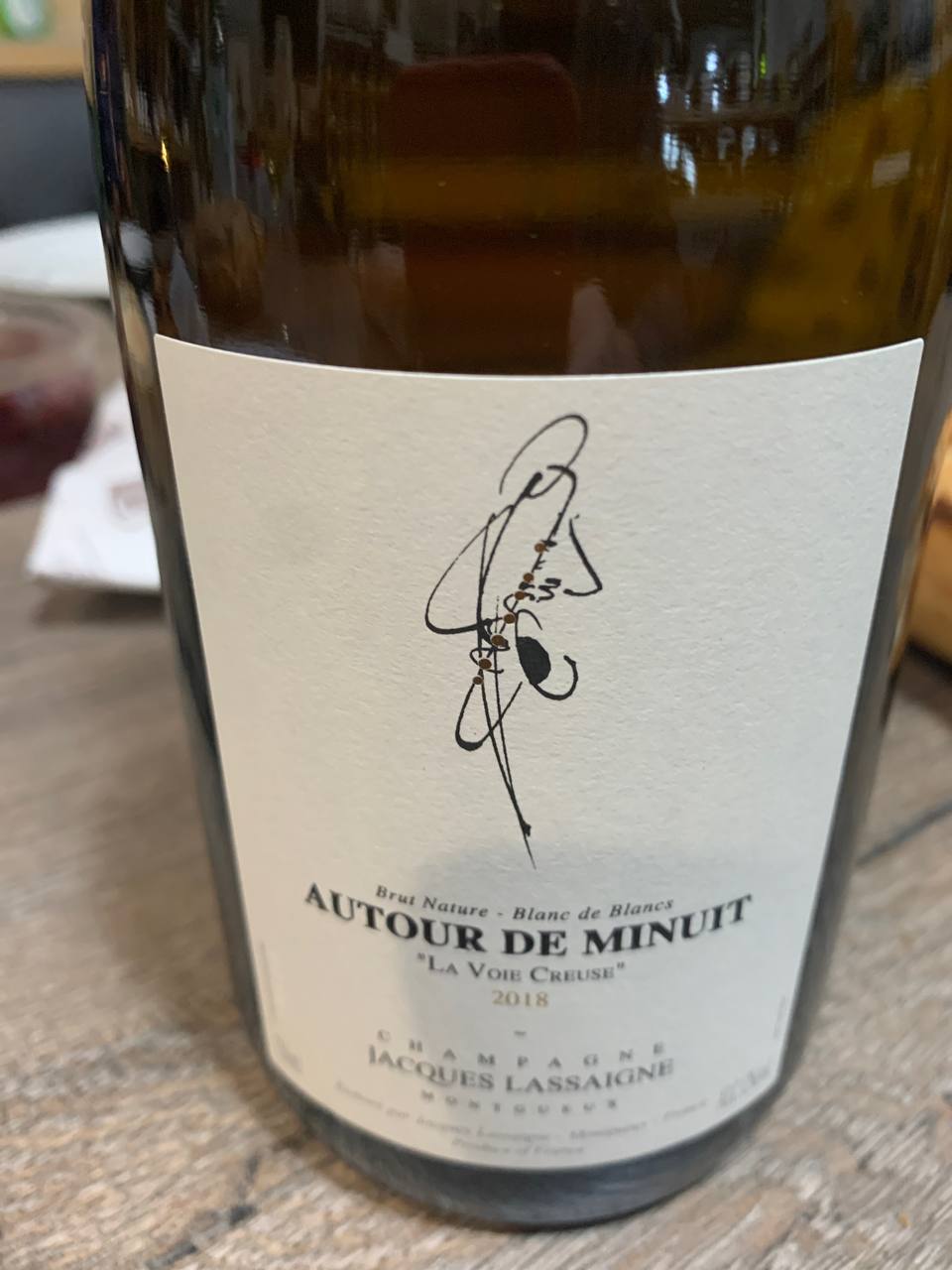 Entdecken Sie Jacques Lassaignes Autour de Minuit 2018 – exklusiv bei Assaggi-Weinhandel. Jetzt mehr erfahren und bestellen!