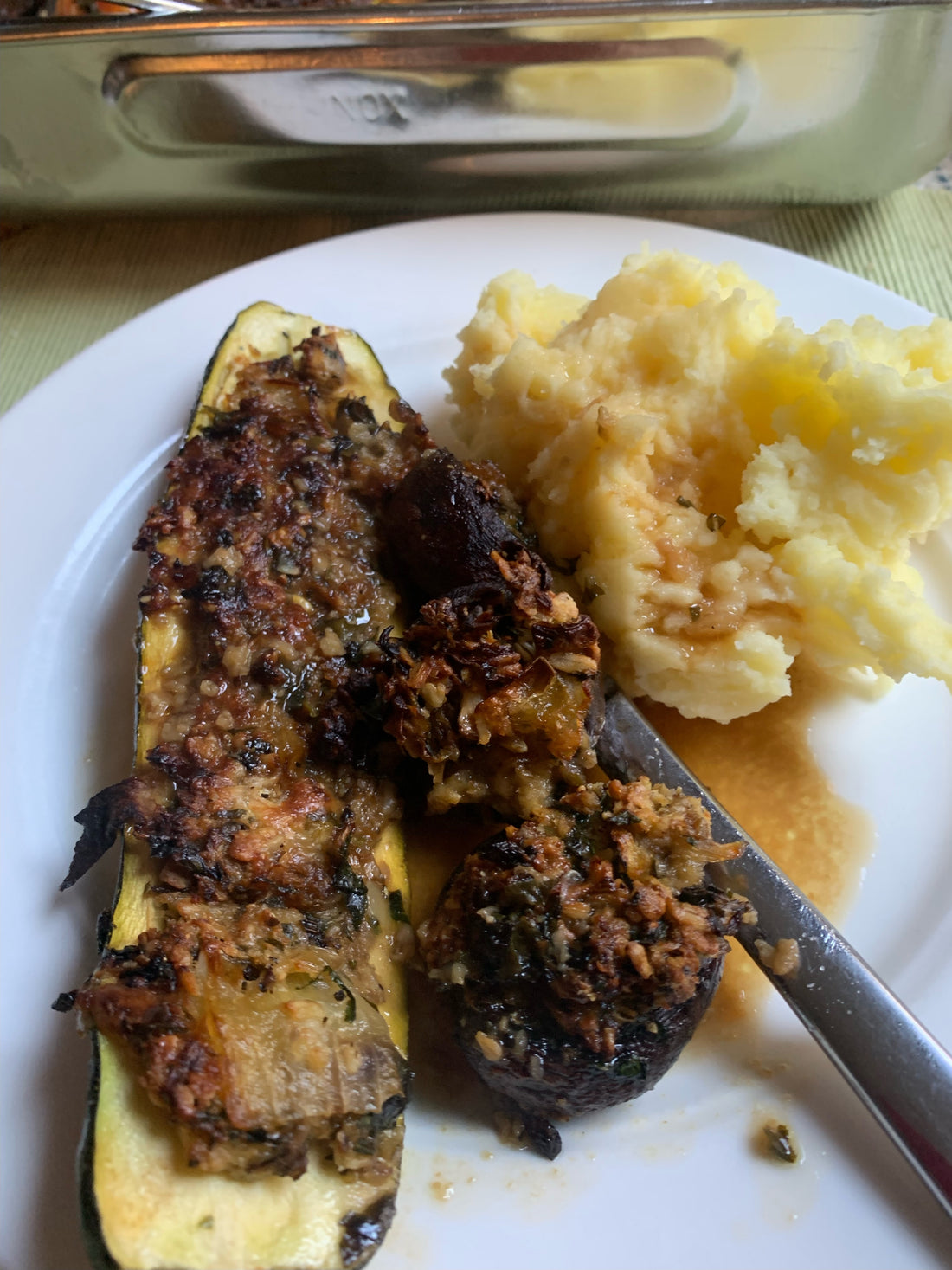 Gefüllte Gemüse mit einer einfachen Miso-Sauce