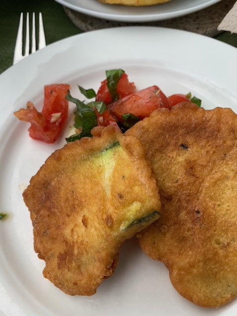 Zucchini frittate mit Tomaten-Salad, 
