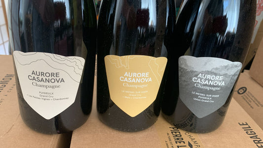 Flasche Aurore Casanova Le Mesnil-sur-Oger Grand Cru Malo Extra Brut, 100 % Chardonnay, 13 % vol., enthält Sulfite, erhältlich bei Assaggi-Weinhandel