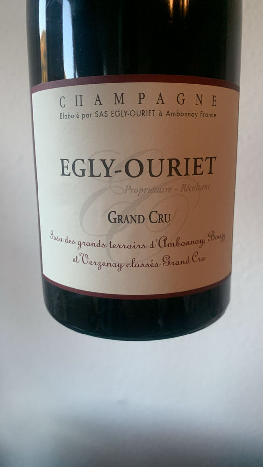Champagne Egly-Ouriet Grand Cru Extra Brut aus Ambonnay, Bouzy und Verzenay mit 48 Monaten Hefelager und 1 g/L Dosage.