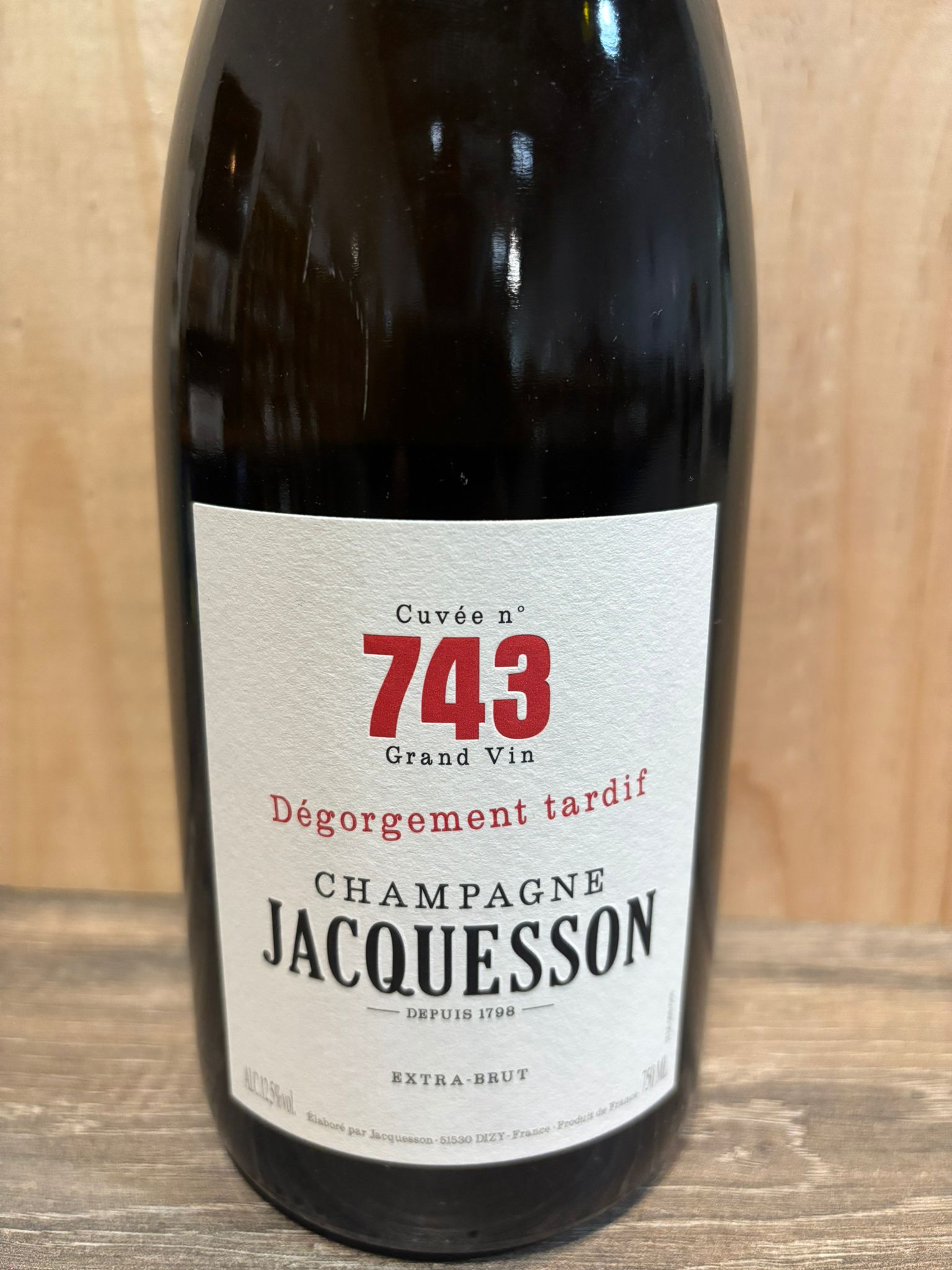 Champagne Jacquesson 743 D.T. Extra Brut – neu Oktober 2025, Dégorgement Tardif 2024, 89 Monate auf der Hefe, 0 g/l Dosage, Ernte 2015.