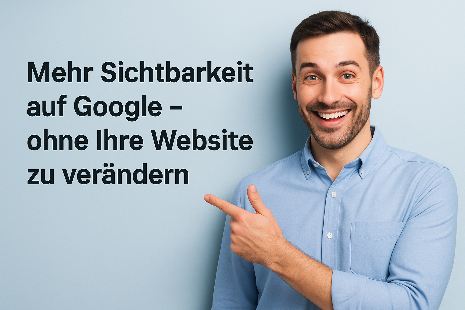 Mann zeigt auf Laptop mit Google-Suchergebnissen – "Mehr Sichtbarkeit auf Google