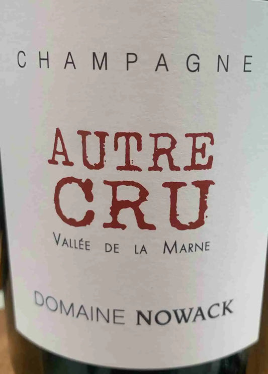 Flasche Domaine Nowack Champagne Autre Cru Extra Brut, 100% Meunier, Parzellen der linken und rechten Uferseite, ungefiltert, natürliche Fermentation.