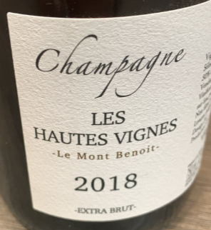 Emmanuel Brochet Le Mont Benoît Extra Brut aus Premier-Cru-Lagen der Montagne de Reims mit spontaner Vergärung, 2 g/l Dosage und terroirorientiertem Ausbau.