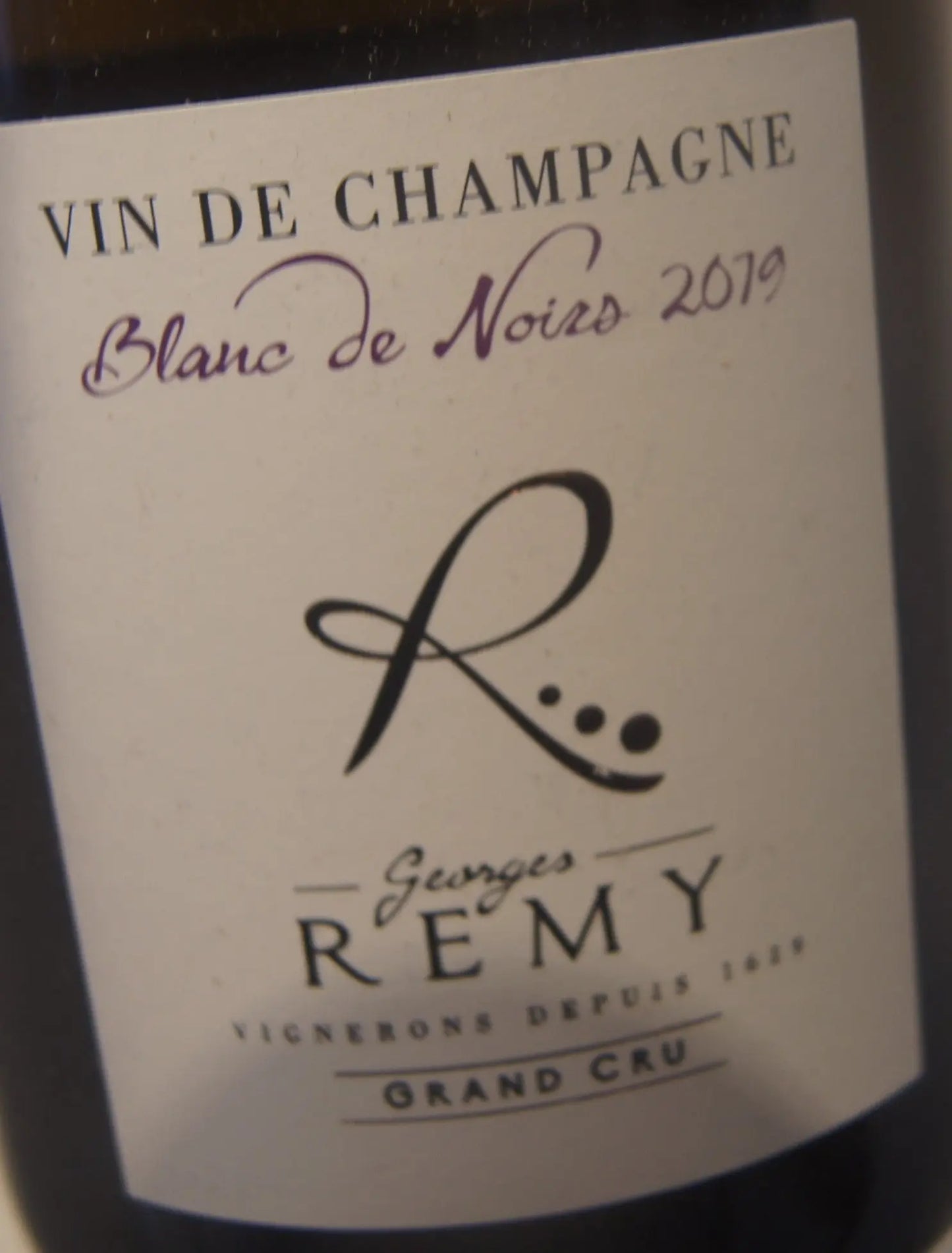 Flaschenetikett des Winzer Champagners Georges Remy Blanc de Noirs 2019 aus Bouzy, hervorgehoben durch den Jahrgang und die Traubensorte Pinot Noir.