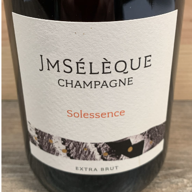 JM Sélèque Solessence Extra Brut Champagne Flasche mit Frontetikett aus Pierry in der Champagne