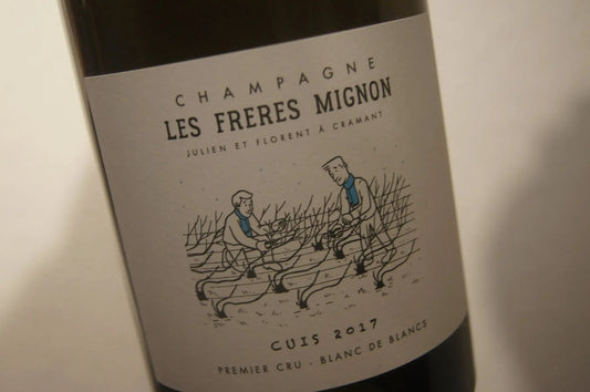 Entdecken Sie den Winzer Champagner 'Cuis' Blanc de Blancs Premier Cru Extra Brut, ein Meisterwerk der Mignon Brüder, voller Eleganz und Komplexität. Mit Noten von Zitrusfrüchten, Blumen und Brioche, perfekt für jede Feier. 