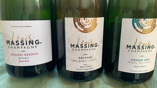 Louis Massing Entdeckerpaket mit drei Champagnern: Grande Réserve Brut, Minéralis Grand Cru Blanc de Blancs und Arcanae Soléra Avize 5 Jahre Hefelager in der Übersicht