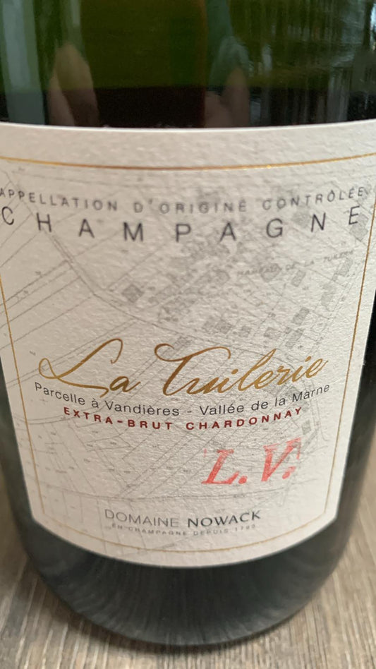 Domaine Nowack La Tuilerie 2012 – Extra Brut Chardonnay, unfiltriert, im Holzfass gereift, mineralisch und fein kreidig.