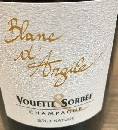 Flasche Vouette & Sorbée Blanc d’Argile R22 Brut Nature Champagne mit weiß-goldenem Etikett und Dégorgement 24.09.2025.