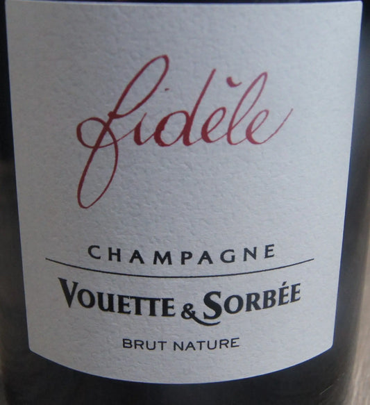 Vouette et Sorbée Fidèle Extra Brut 2020, ein 100 %iger Pinot Noir Champagner, gewonnen aus einer massalen Selektion von Reben aus Volnay.